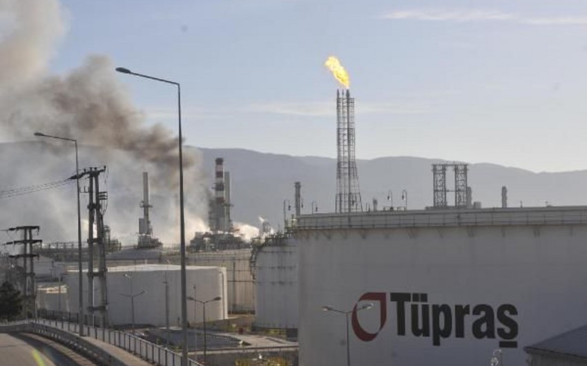 Türkiyədə neft emalı zavodu yanır