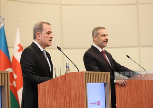 Глава МИД Азербайджана призвал международное сообщество подтолкнуть Армению к миру