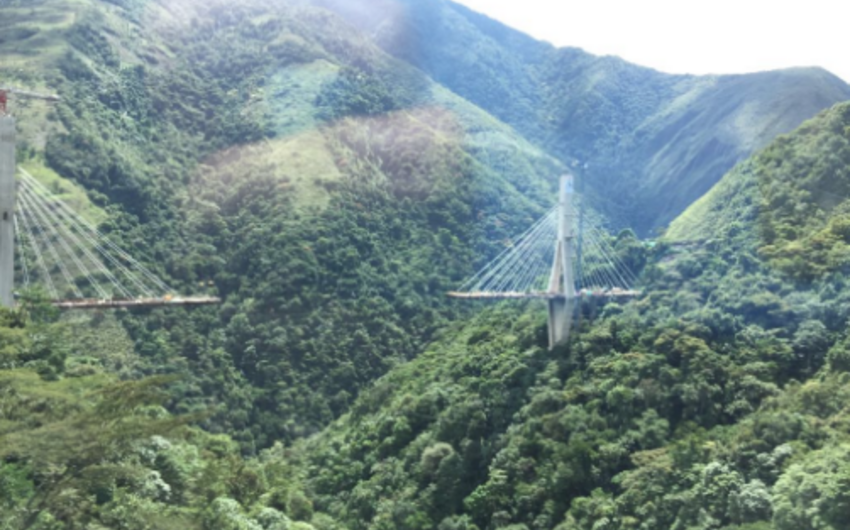 Девять человек погибли при обрушении строящегося моста в Колумбии - ВИДЕО