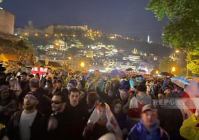 Tbilisidəki Avropa meydanında on minlərlə insanın iştirak etdiyi mitinq başa çatıb