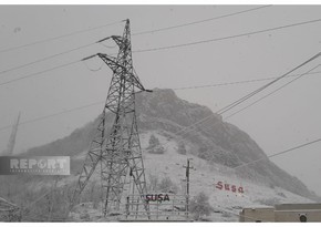 Şuşaya qar yağır, yollar təmizlənir 