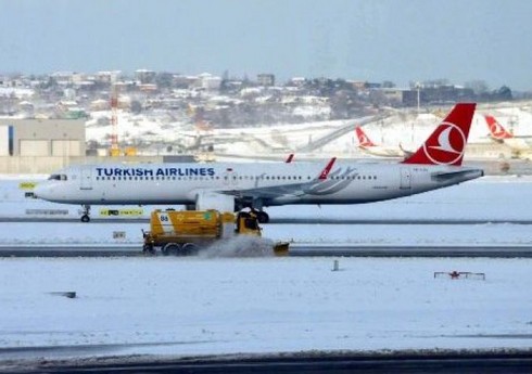 Аэропорт Стамбула уведомил о прекращении приема рейсов до 26 января
