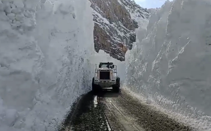 Snow thickness exceeds ten meters in Türkiye's Hakkari