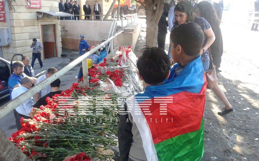 ​Жители столицы почтили память жертв пожара в Бинагадинском районе - ФОТО