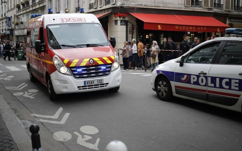 Два человека погибли при нападении неизвестного под Парижем