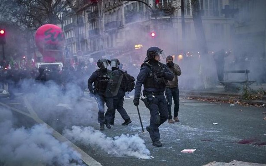 Во Франции в ходе акций против пенсионной реформы задержали более 850 человек