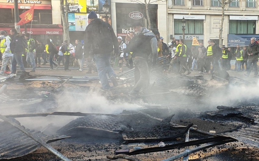 В ходе протестов жёлтых жилетов в Париже пострадали 60 человек