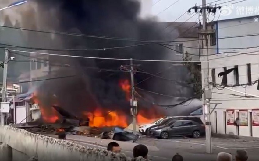 Fighter jet crashes in residential area in China