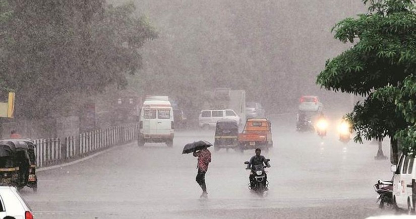 Число погибших при ударе циклона по юго-востоку Индии достигло 12 человек