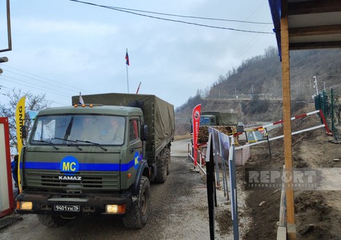 По дороге Ханкенди-Лачын беспрепятственно проехали 15 автомобилей российских миротворцев