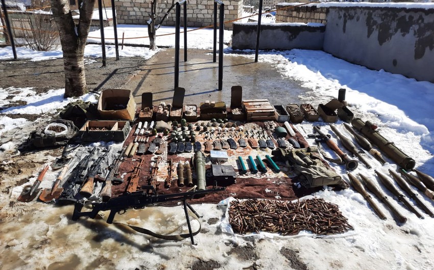 В Шуше обнаружили целый арсенал оружия и боеприпасов