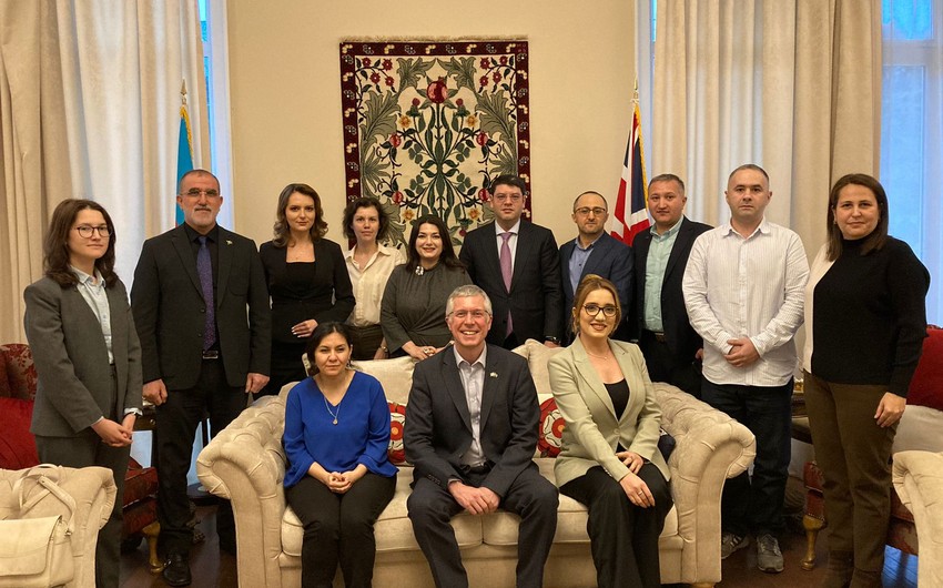 Британский посол встретился с группой азербайджанских журналистов