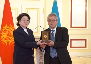 Глава Кыргызстана наградил президента Фонда тюркской культуры и наследия