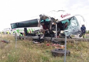 İspaniyada avtobus aşıb, 2 nəfər ölüb, 16 nəfər xəsarət alıb 