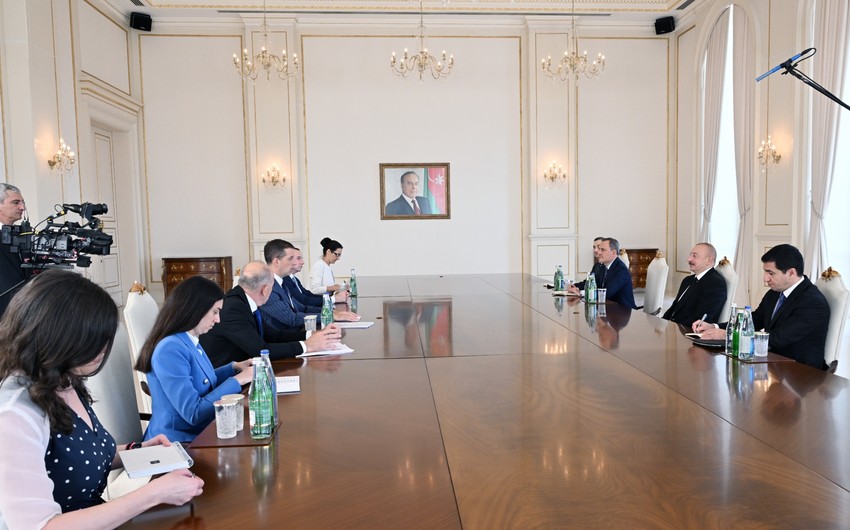 President Ilham Aliyev receives Serbian foreign minister