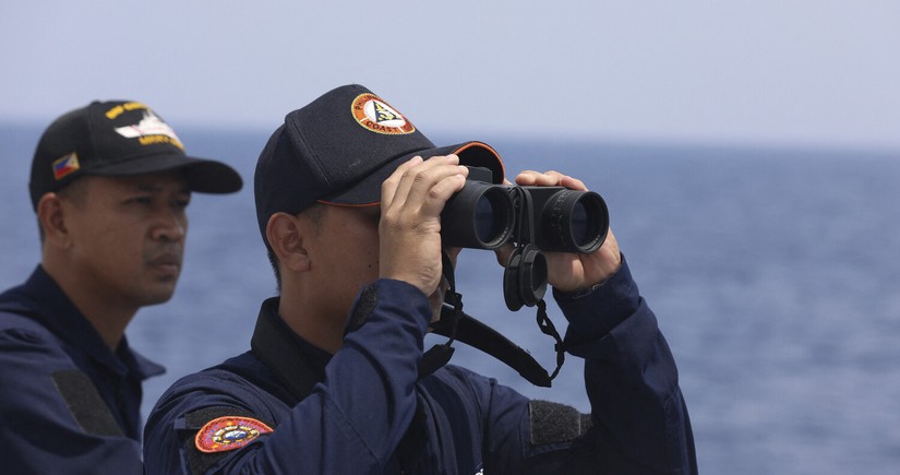 Береговая охрана Филиппин сообщила о прибытии корабля из КНР на спорный риф