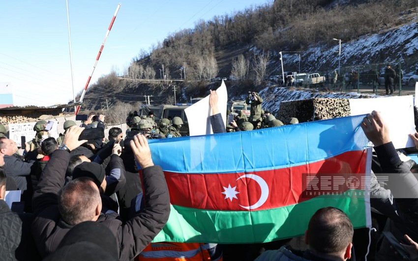 Azerbaijani eco-activist: We will stand here until commander of peacekeepers arrives