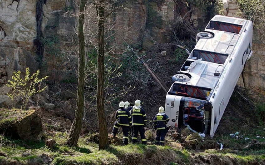 Peruda mikroavtobus qəzaya uğrayıb, 10 nəfər ölüb