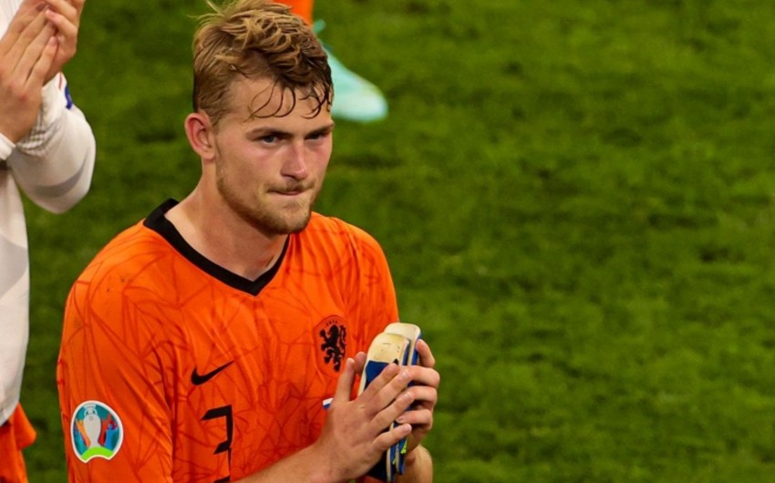 Niderland millisinin futbolçusu klubunu səhv saldı