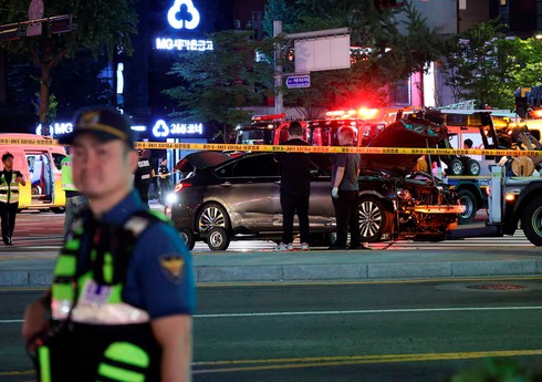 В Южной Корее не менее 9 человек погибли при наезде автомобиля на толпу