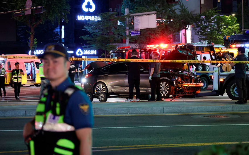 В Южной Корее не менее 9 человек погибли при наезде автомобиля на толпу