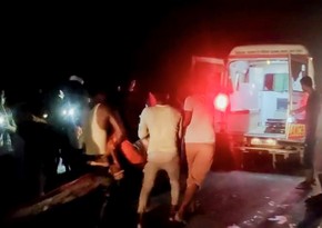 Hindistanda zəvvarları daşıyan traktor gölməçəyə düşüb, 26 nəfər ölüb