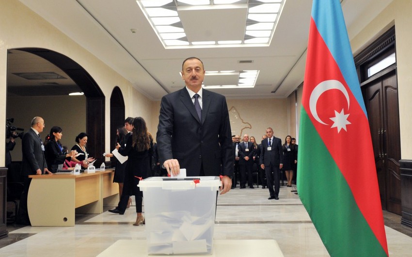 Президент Азербайджана Ильхам Алиев проголосовал в 6-м избирательном участке