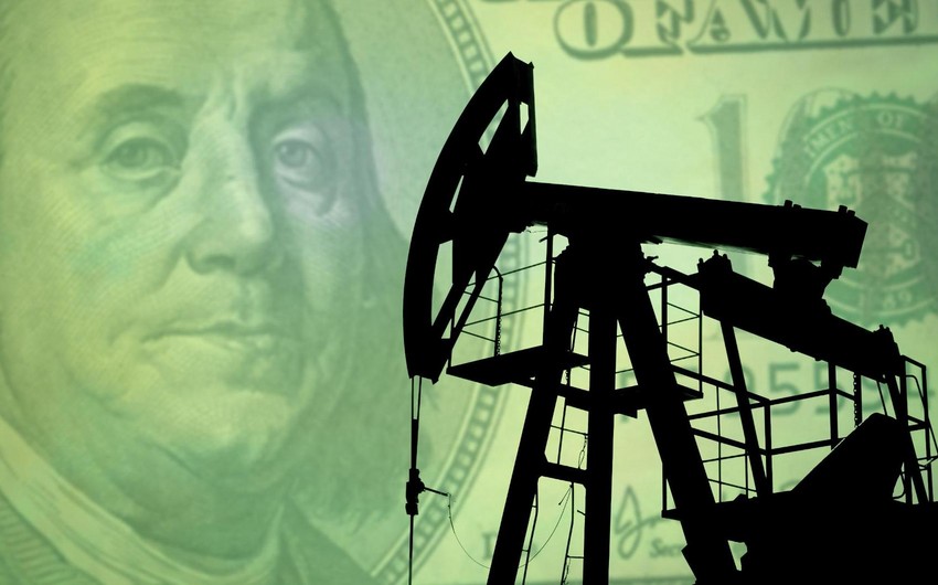 Oil prices fall below $80 per barrel for the first time in a month and a half