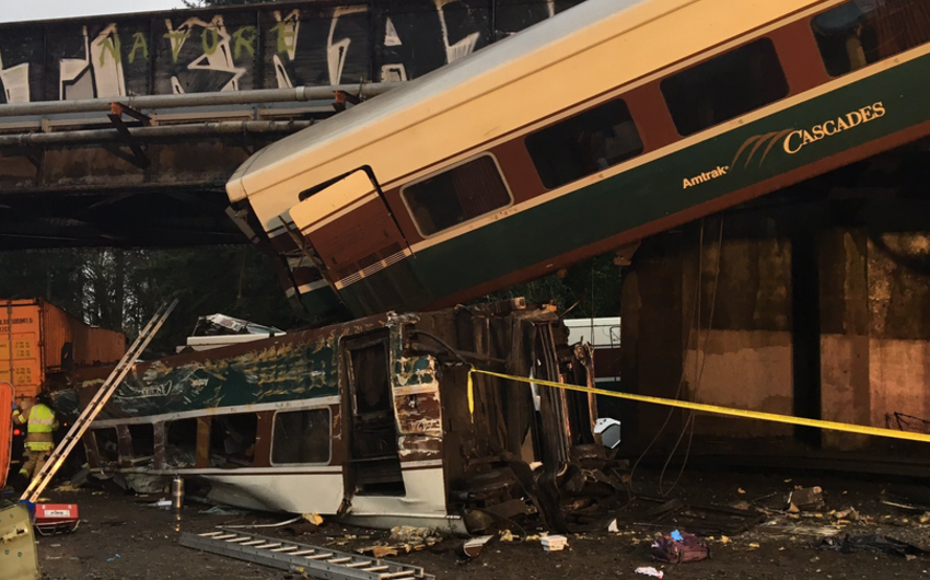 US train crash kills 6 people, injuries at least 100 - VIDEO