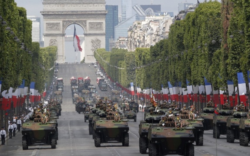 В Париже состоялся праздничный военный парад
