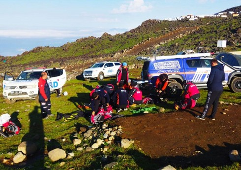 Турецкие спасатели нашли тела двух пропавших на горе Агрыдаг альпинистов