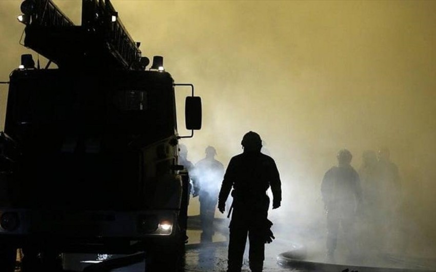В Баку мужчина поджег собственный дом, есть пострадавшие
