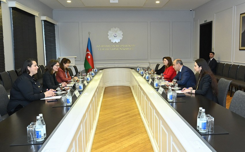 Minister Amrullayev meets with country manager of World Bank in Azerbaijan
