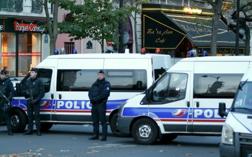 Район у театра Батаклан в Париже остается под оцеплением полиции