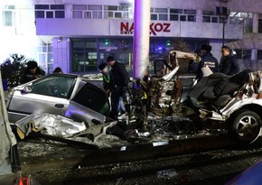 Almatıda qəzada avtomobil 2 yerə bölünüb, 3 nəfər ölüb