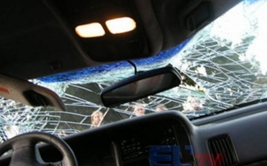 ​В Баку потерпел аварию автомобиль посольства Турции