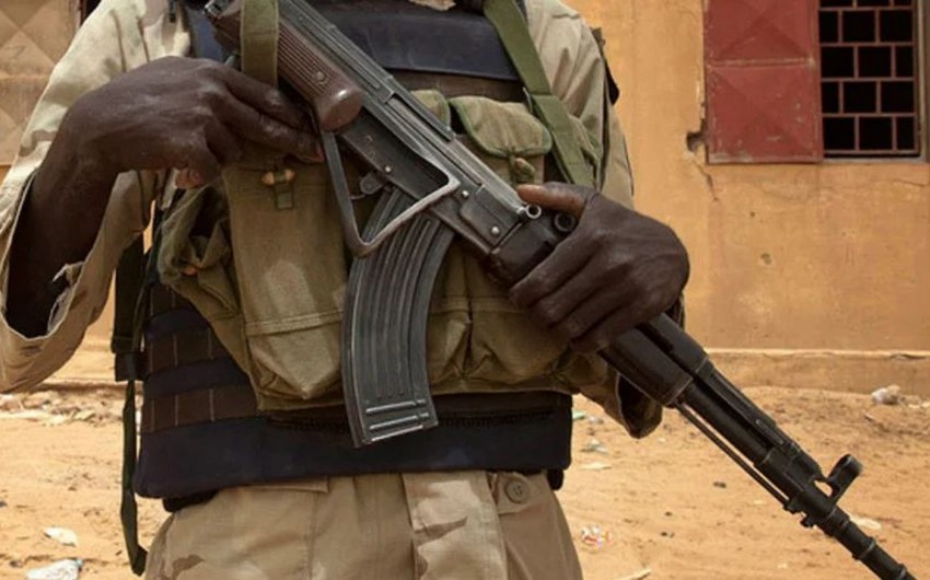 Gunmen in Nigeria kill 2 people, take 14 workers hostage