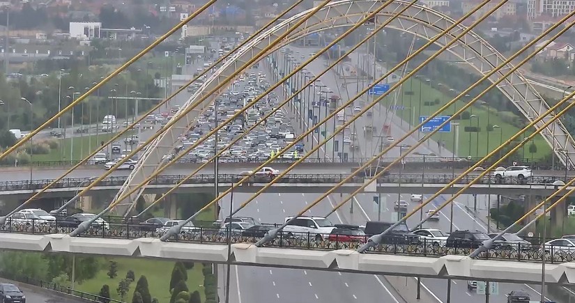 В Баку ограничено движение на ряде улиц и проспектов