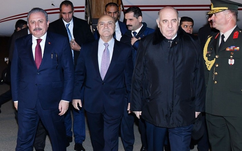 Председатель Великого национального собрания Турции прибыл в Азербайджан