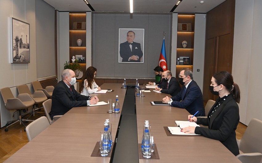 Azerbaijani FM meets outgoing Cuban ambassador
