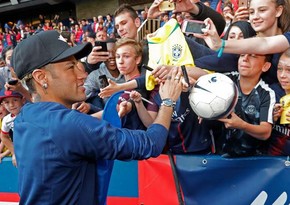 Neymar PSJ-də azarkeşlərlə rəftarına görə əlavə pul alır