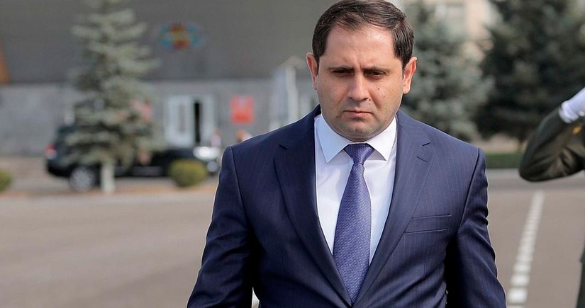 Министр обороны Армении отправился с визитом во Францию 