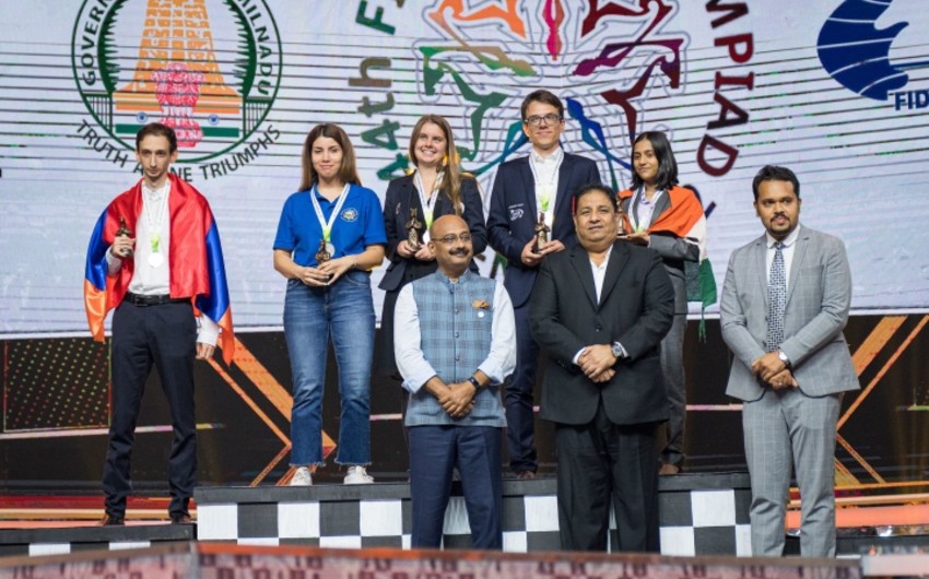 На Олимпиаде награждены две азербайджанские шахматистки 