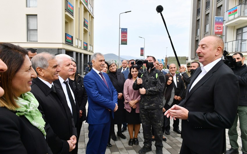 İlham Əliyev: Gənc füzulililərin öz doğma torpağına qayıtması xalqımızın böyüklüyünü göstərir