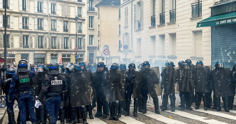 Fransa polisi Qvadelupada üç dinc nümayişçini yaralayıb