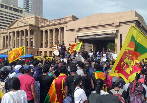 Власти Шри-Ланки начали задерживать организаторов массовых протестов