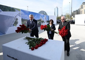 State and government officials visit Victory Park under construction