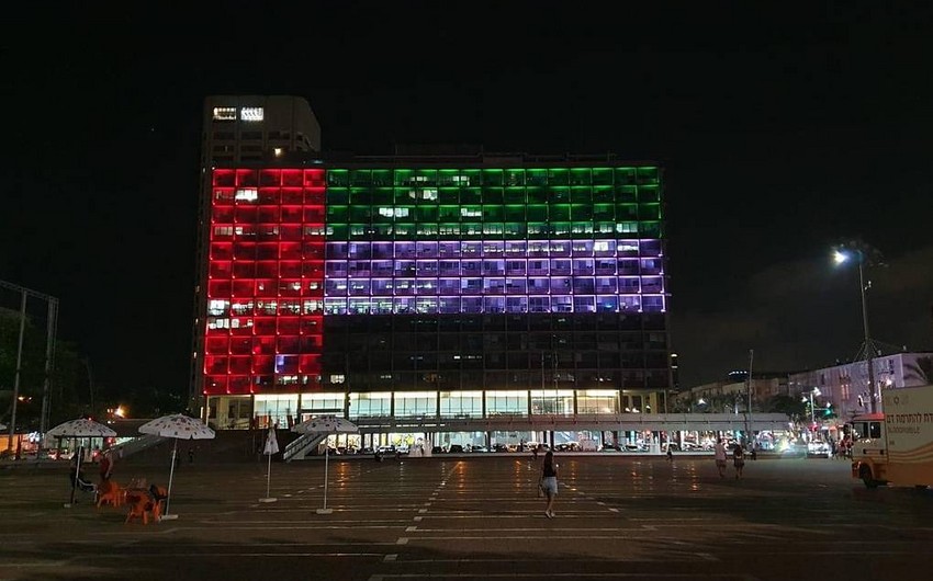 Мэрию Тель-Авива подсветили в цвета флагов Израиля и ОАЭ