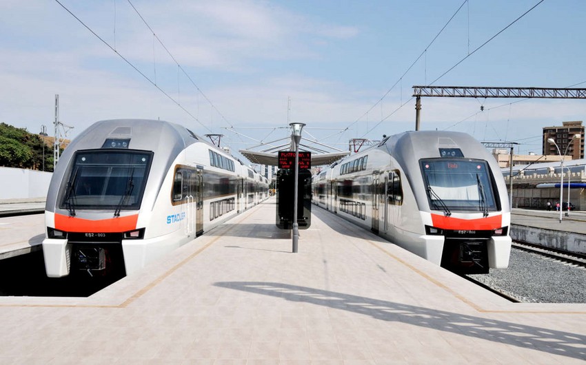Электропоезд Баку-Сумгайыт остановился на полпути