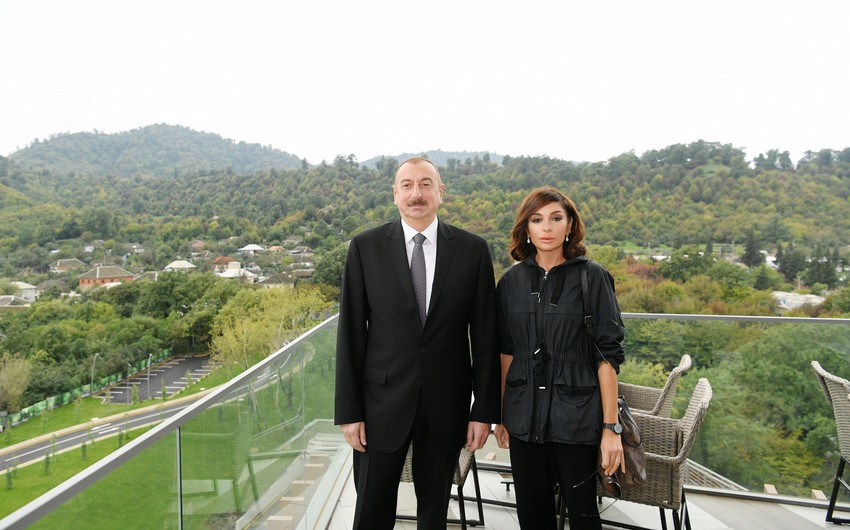 Президент Ильхам Алиев и первая леди Мехрибан Алиева приняли участие на презентации Центра здоровья Истису